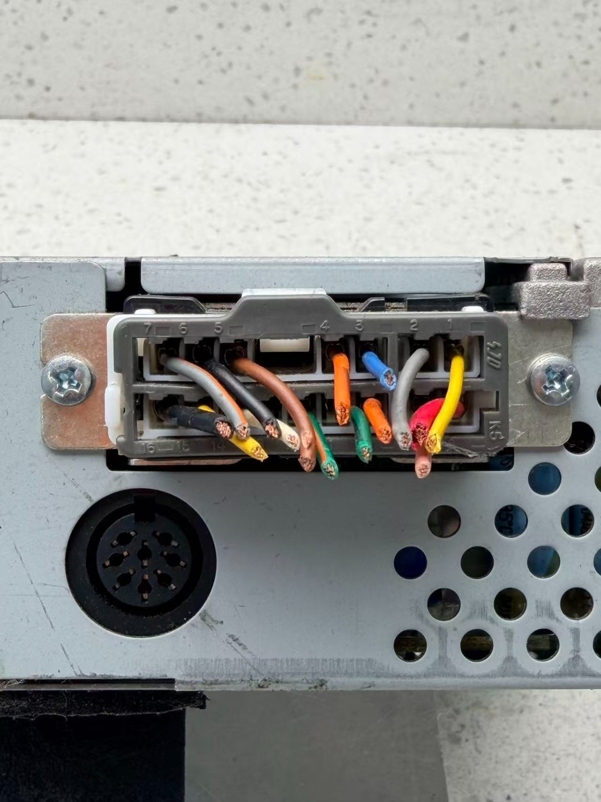 Hyundai Factory CD FM/AM Radio Part No. 96160-2D101AX H-260JU