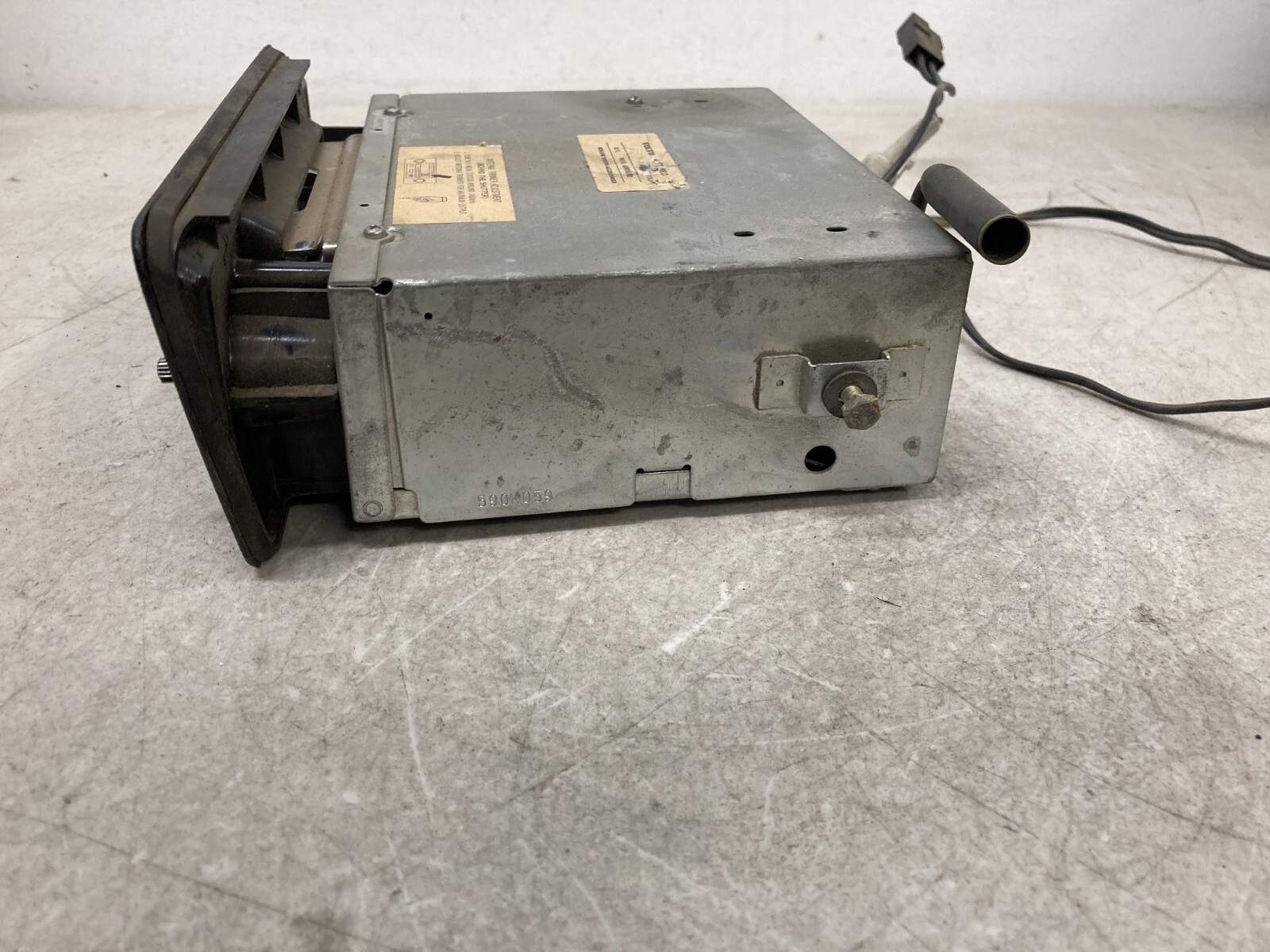 VINTAGE VOLVO FM MPX CASSETTE CAR RADIO, 4 STEREO (model unknown)