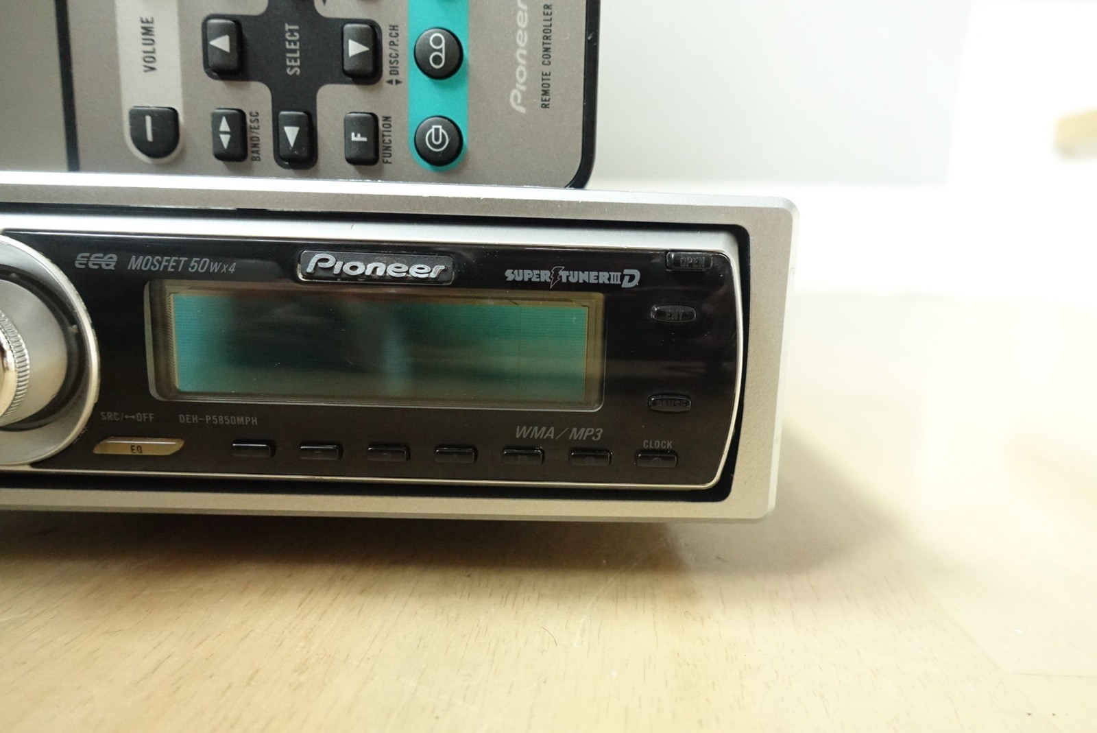 Pioneer DEH-P5850MPH. CD Player In Dash Receiver.Aux-Bluetooth. US Fm Tuner.