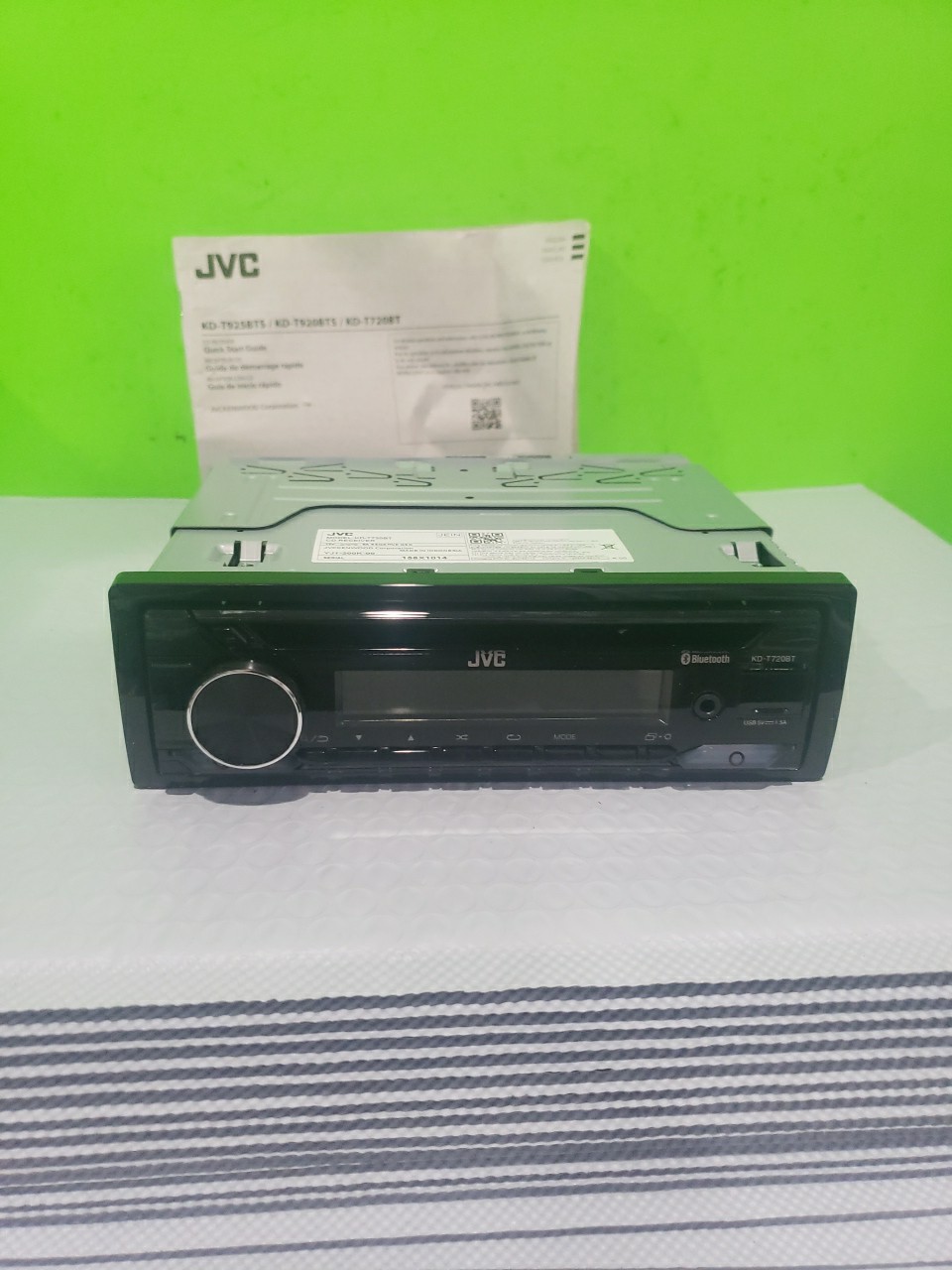 NEW JVC KD-T720BT 1-DIN, AM/FM/CD Car Audio Receiver w/ Bluetooth, USB Open Box