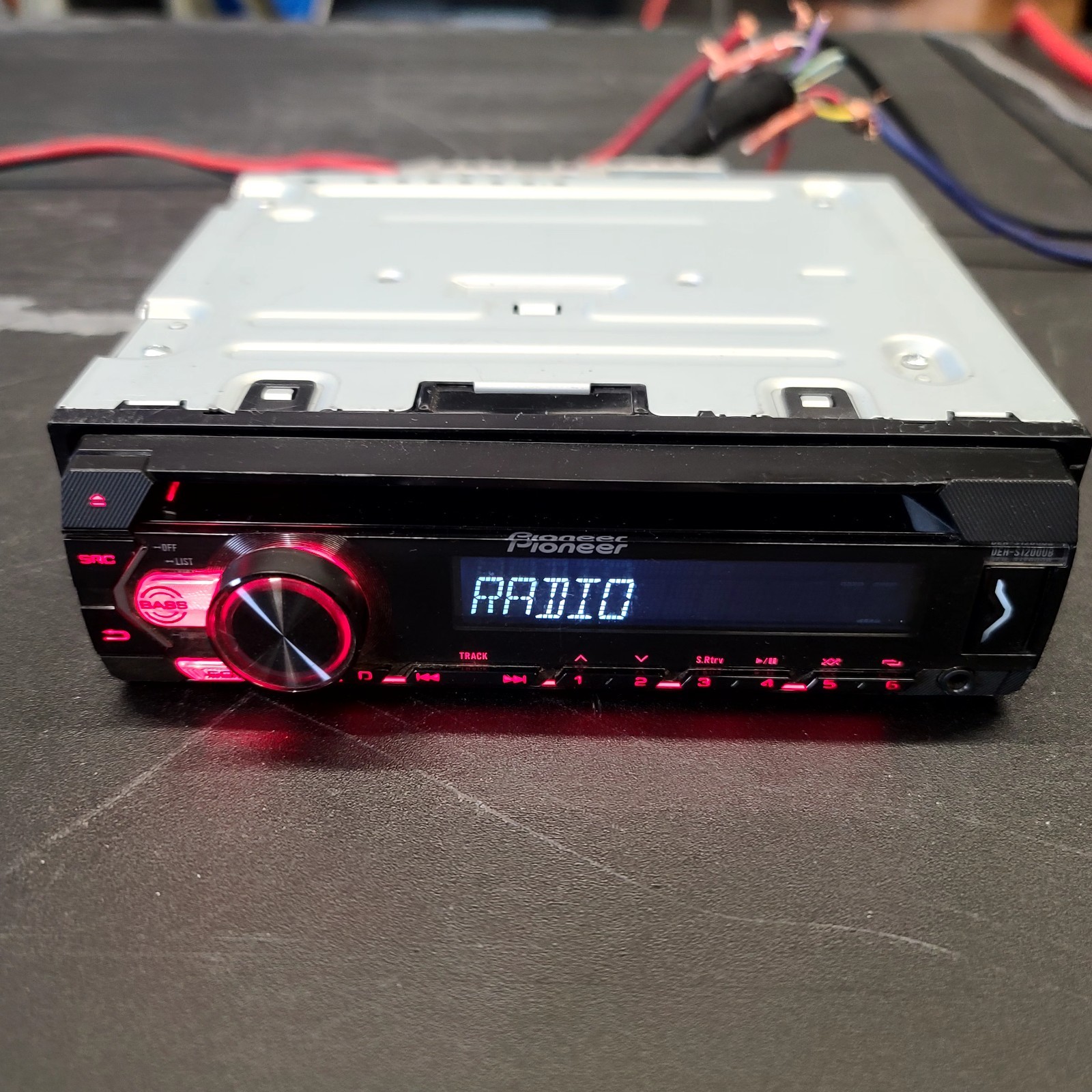 PIONEER DEH-S1200UB SINGLE DIN, USB, AUX, CD PLAYER