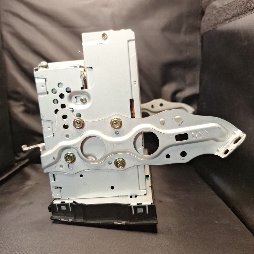 lexus 86120-AA040 Fujitsu 122000-3210D101 Radio with mounting bracket Head unit