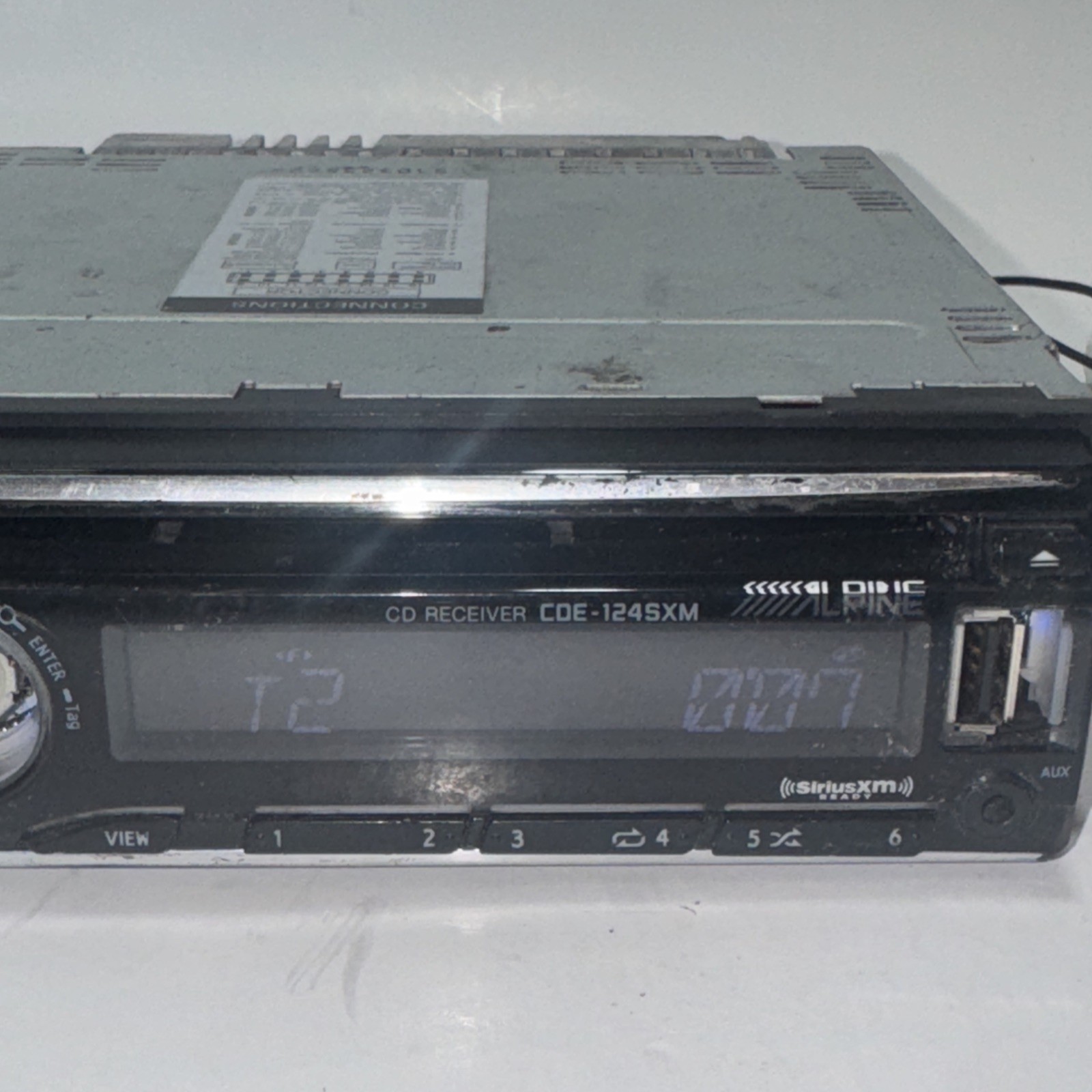 Alpine CDE-124SXM MP3/CD In Dash Receiver USB XM Pandora Radio Detachable Face