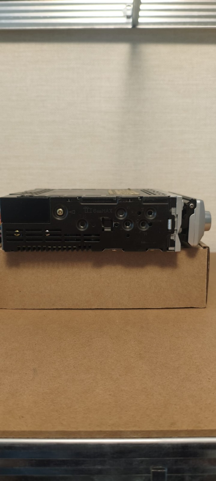 Pioneer Carrozzeria DEH-P717 1-DIN Car Audio Unit – For Parts/Restororation