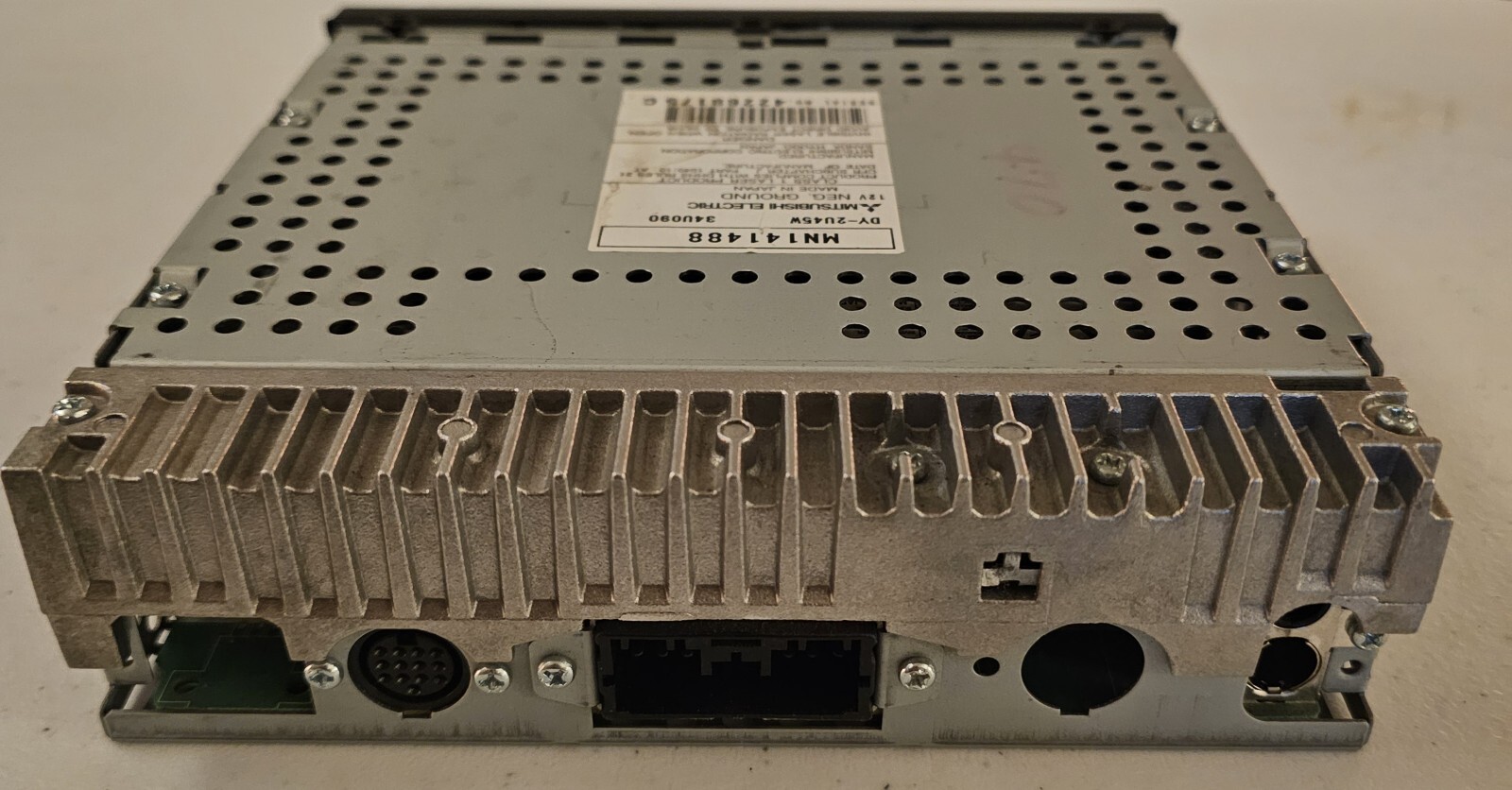 Mitsubishi Outlander & Montero AM FM CD radio receiver OEM MN141488 DY-2U45W