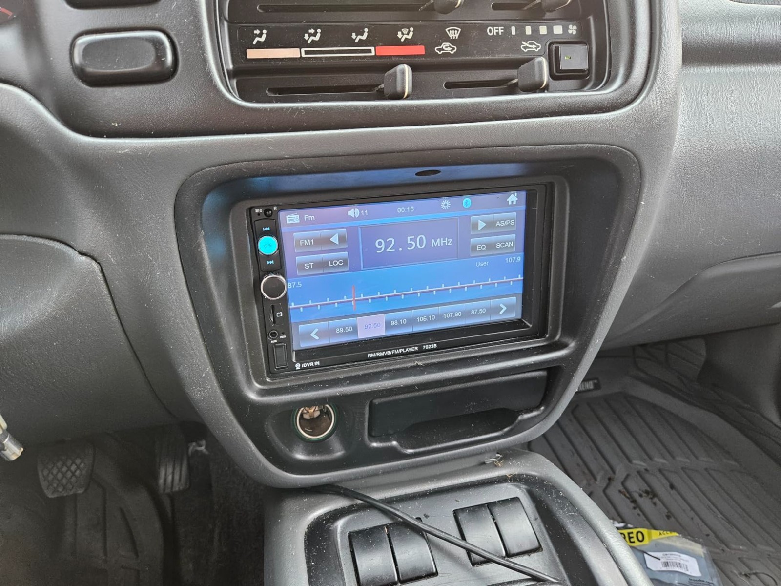 High-Definition 7″ Car Stereo MP5 Player with Bluetooth & Steering Wheel Remote