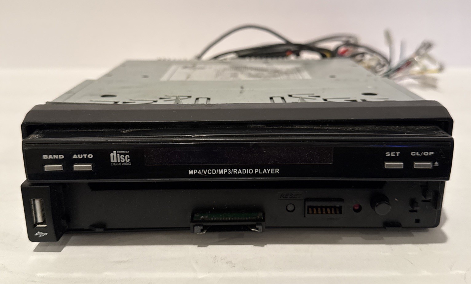 Tview D7905B-D In Car Dash 7′ Multimedia Player MP4/VCD/MP3/Radio Untested