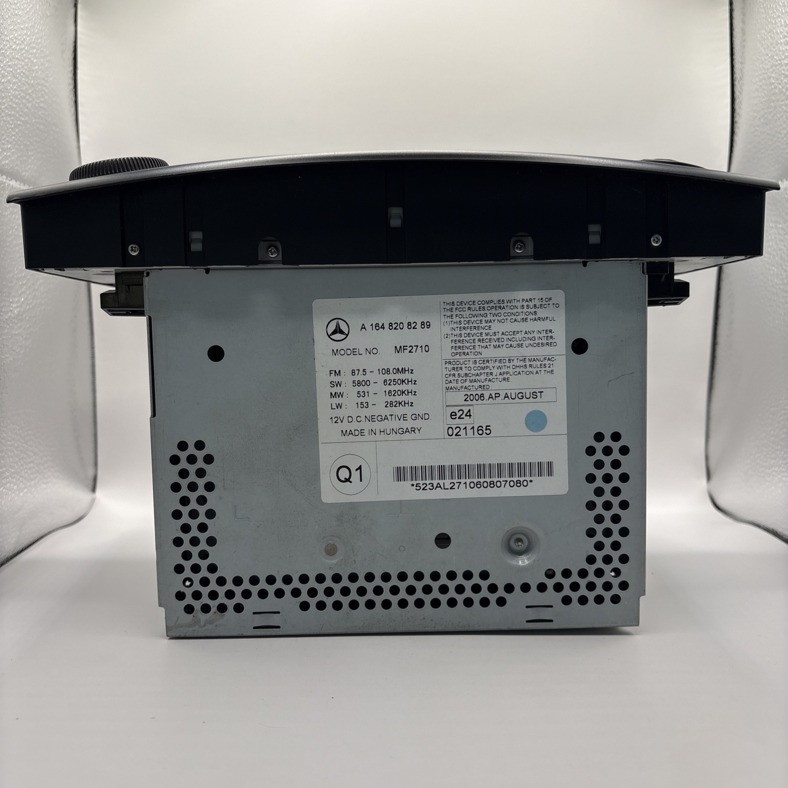 Mercedes Benz ML CD stereo radio Audio 20 MF2710 A1648208289 PARTS ONLY UNTESTED