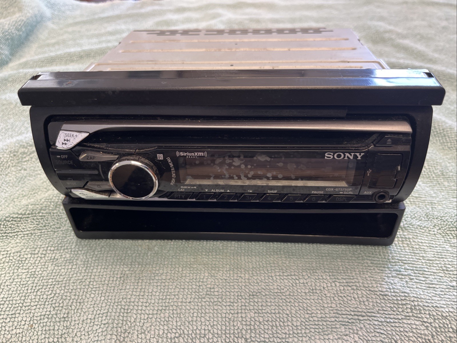 Sony CDX-GT575UP FM/AM Compact Disc Player Sirius XM /No Wires Radio Only + Face