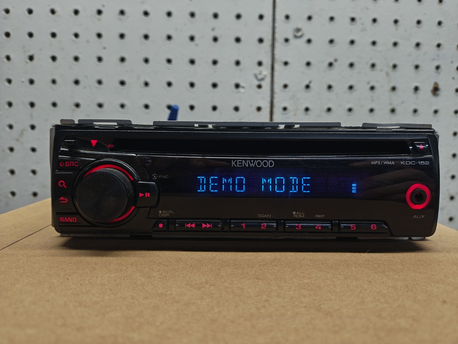 Kenwood KDC-152 CD MP3 Player 1 Din Receiver Aux In Detachable Face W/Harness