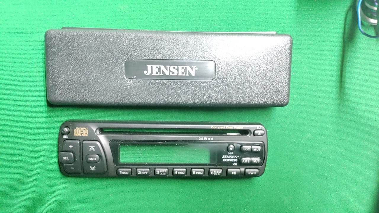 Jensen XCD 9020 Car AM/FM CD RECEIVER with Detachable Face Plate- New in Box