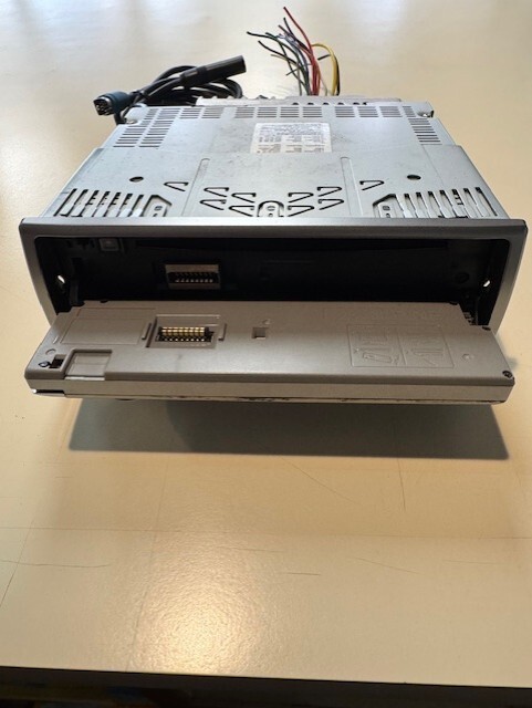 ALPINE CDE-9852 CD RECEIVER Great Condition