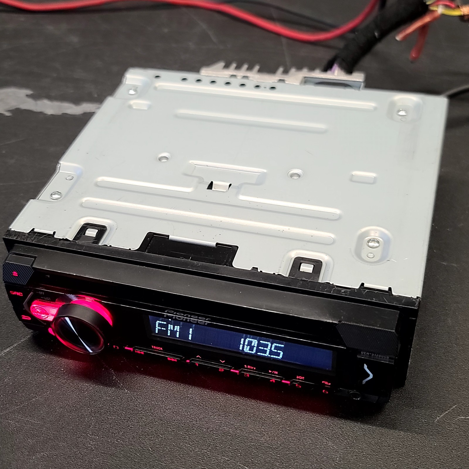 PIONEER DEH-S1200UB SINGLE DIN, USB, AUX, CD PLAYER