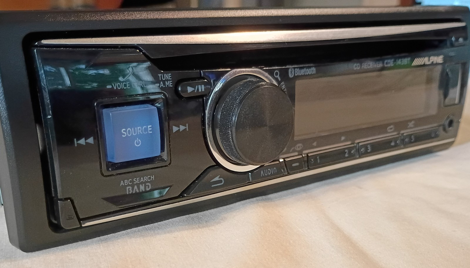 Alpine CDE-143BT CD Receiver Built-in Bluetooth AM/FM Tuner Car Radio Stereo