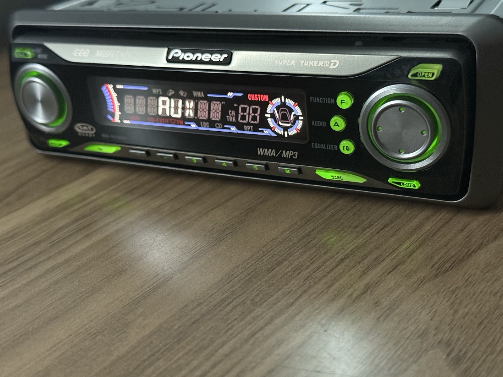 PIONEER BLUETOOTH CAR AUDIO STEREO CD OLD SCHOOL DEH-P4700MP EQ SUB VINTAGE RARE