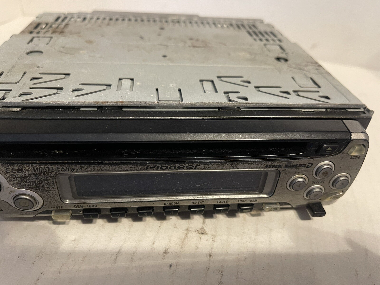 Pioneer DEH-1600 AM FM Radio Single Disc CD Player Detachable Face DEH-1600