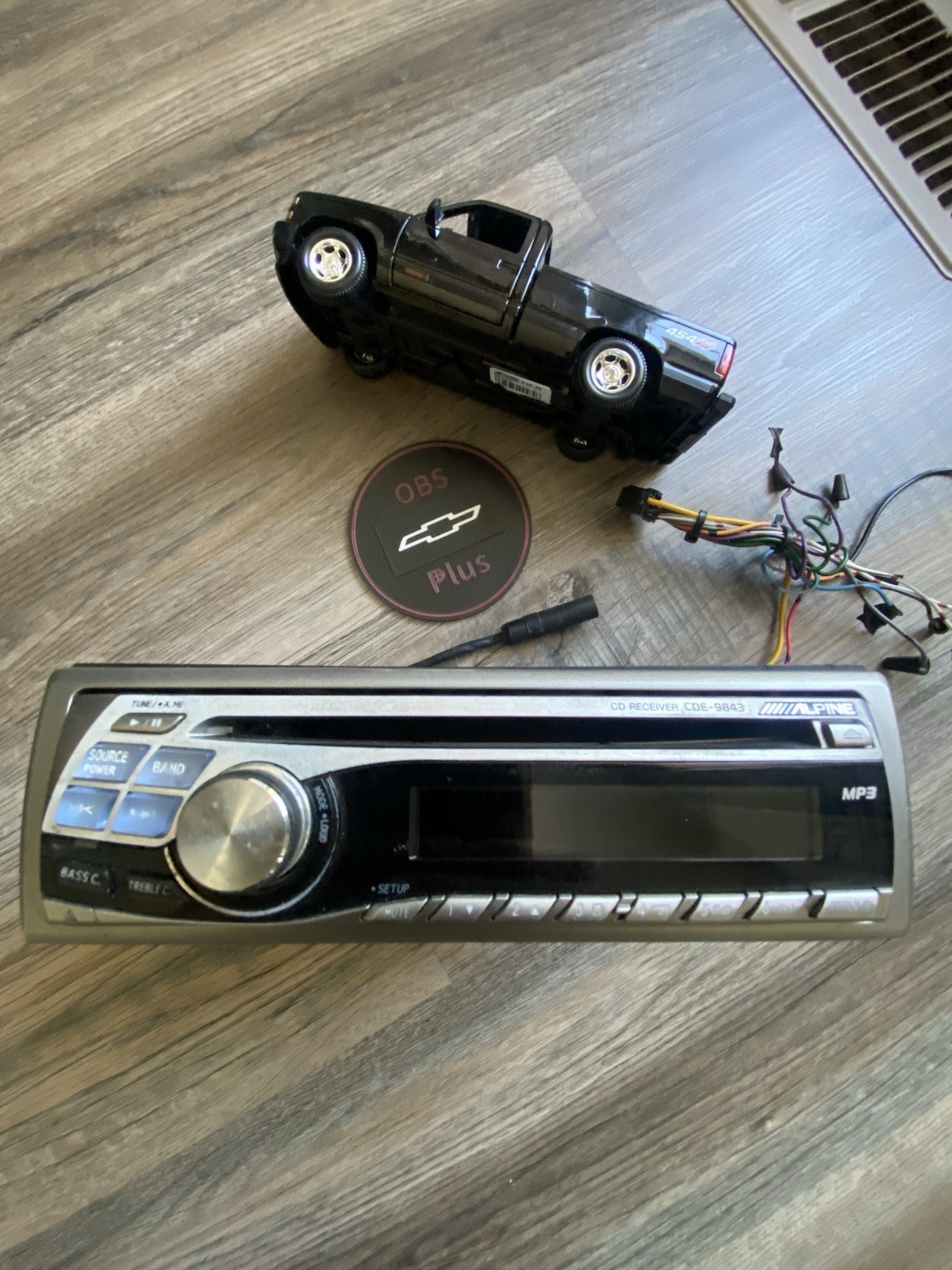 Alpine CDE-9843 CD Player In Dash Receiver