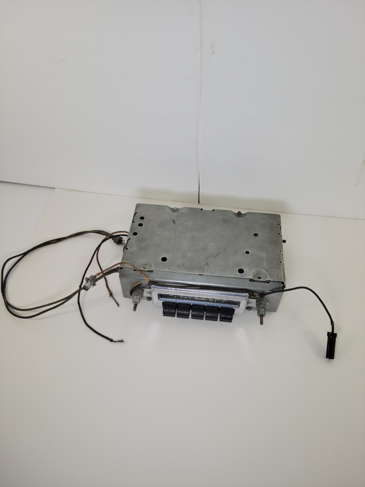 1950s 1960s Classic Car Radio Chevy Bel Air Ford Fairlane Automatic 12 Volts OEM