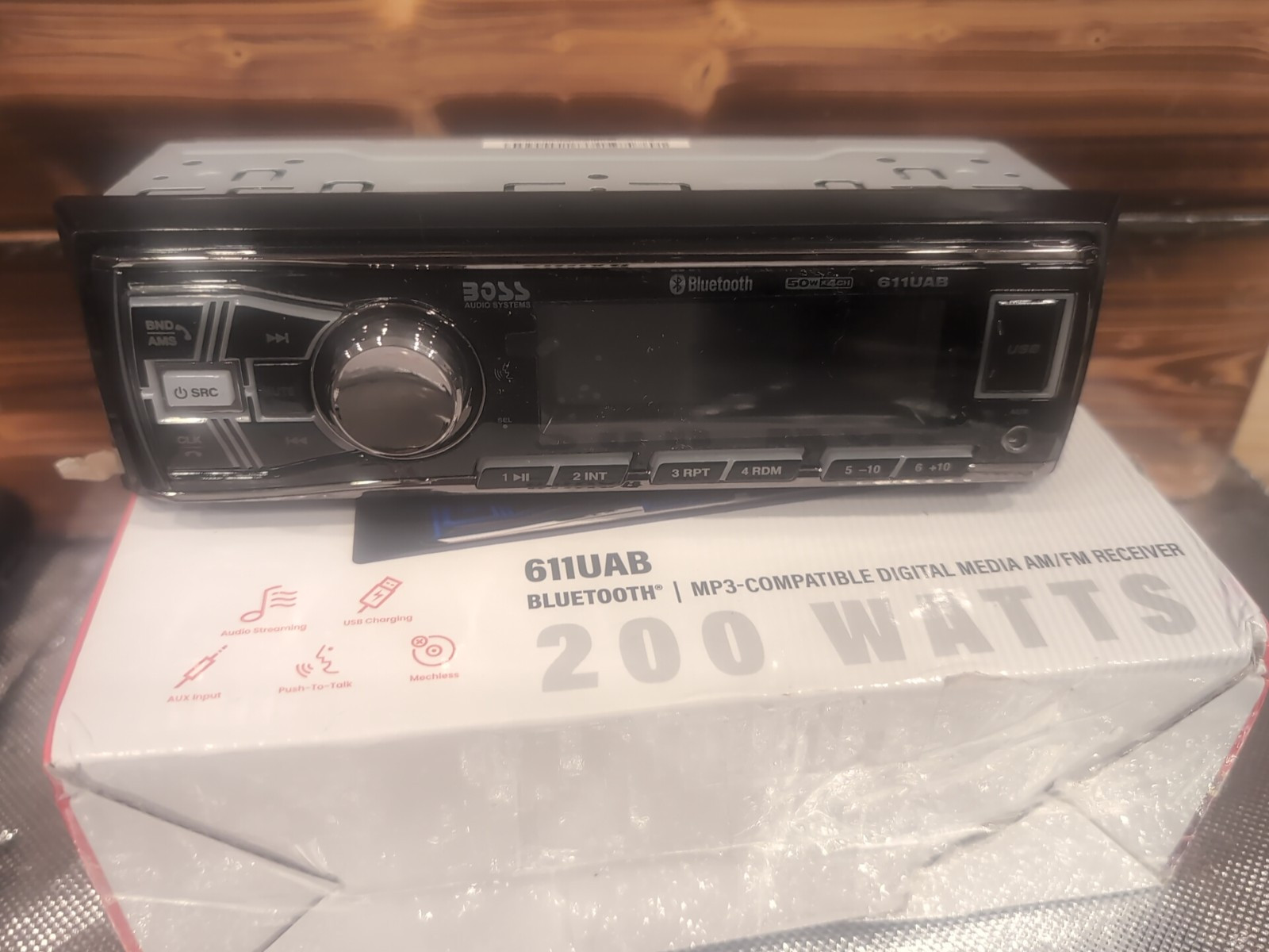 BOSS AUDIO SYSTEM 611UAB BLUETOOTH 200WATTS MP3 COMPATIBLE DIGITAL MEDIA AM/FM