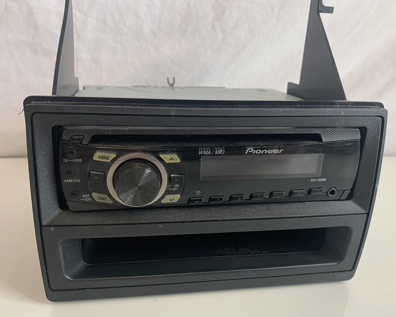 Pioneer DEH-1300MP In-Dash CD Stereo Car Radio Receiver MP3 w/Dash Kit USA