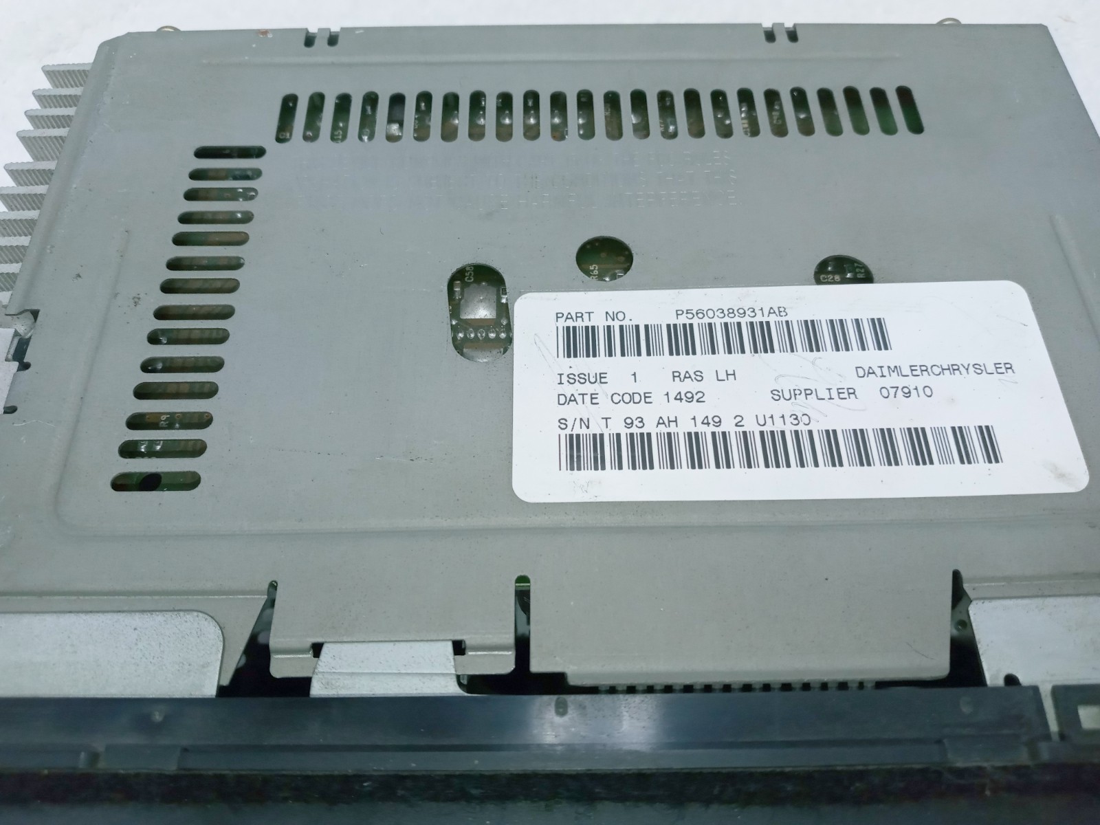 New-Take Out from Dealer AM FM Cassette 1998-02 Dodge Chrysler Jeep P56038931AB