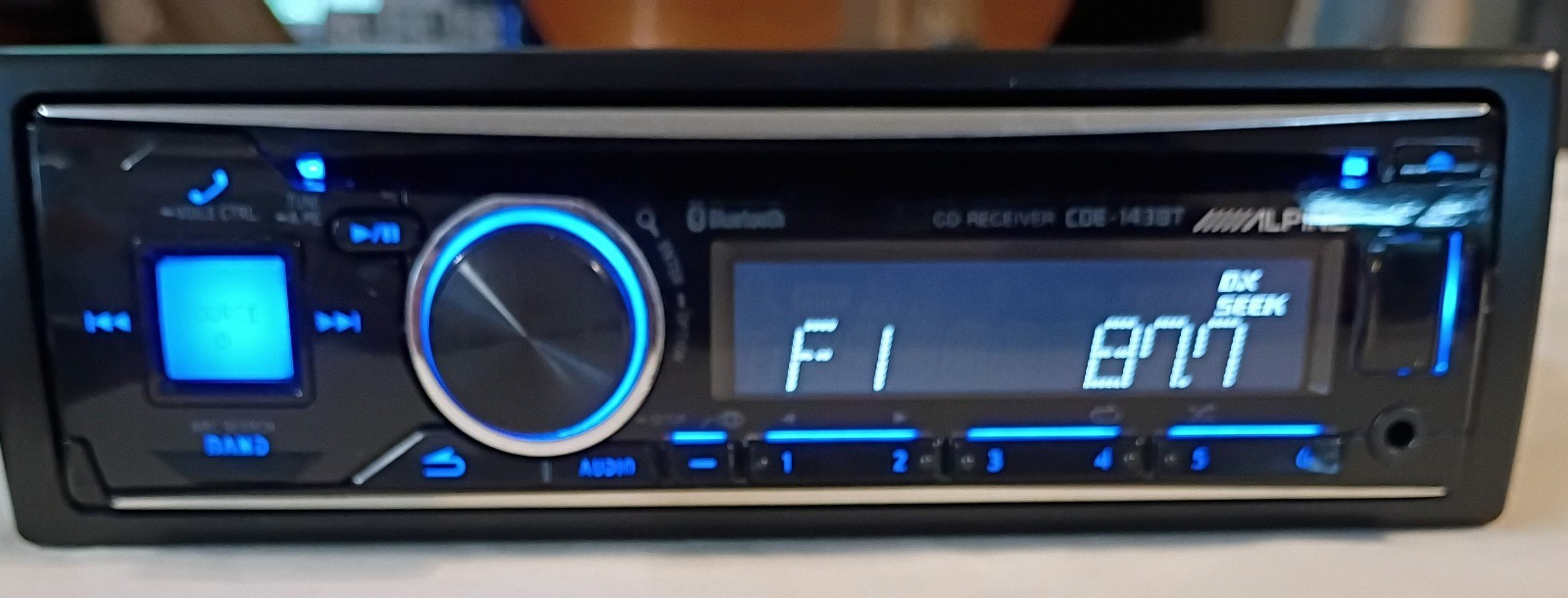Alpine CDE-143BT CD Receiver Built-in Bluetooth AM/FM Tuner Car Radio Stereo