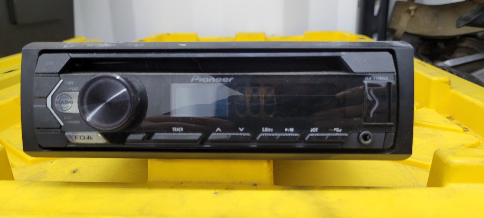Pioneer DEH-S1200UB CD Receiver Head Unit