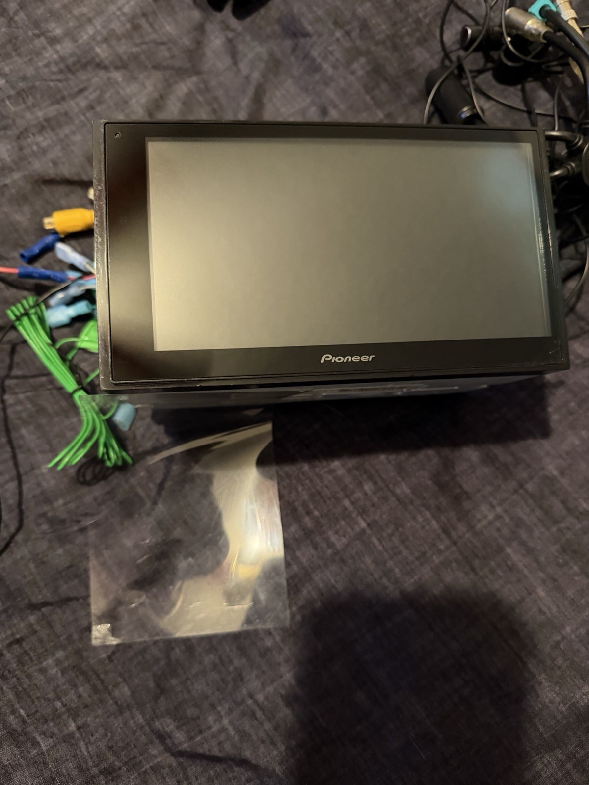Pioneer DMH-130BT Double-DIN Bluetooth 6.8″ Touchscreen Digital Media Receiver