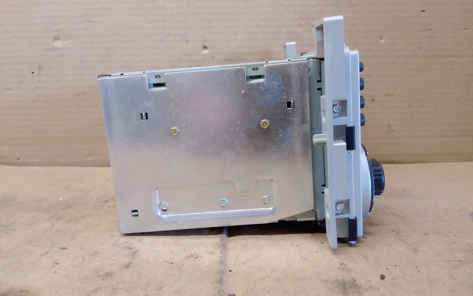 2005 CHEVROLET EQUINOX AM FM CD RADIO (OPT U1C) ID- 10384398 (OPT U1C)