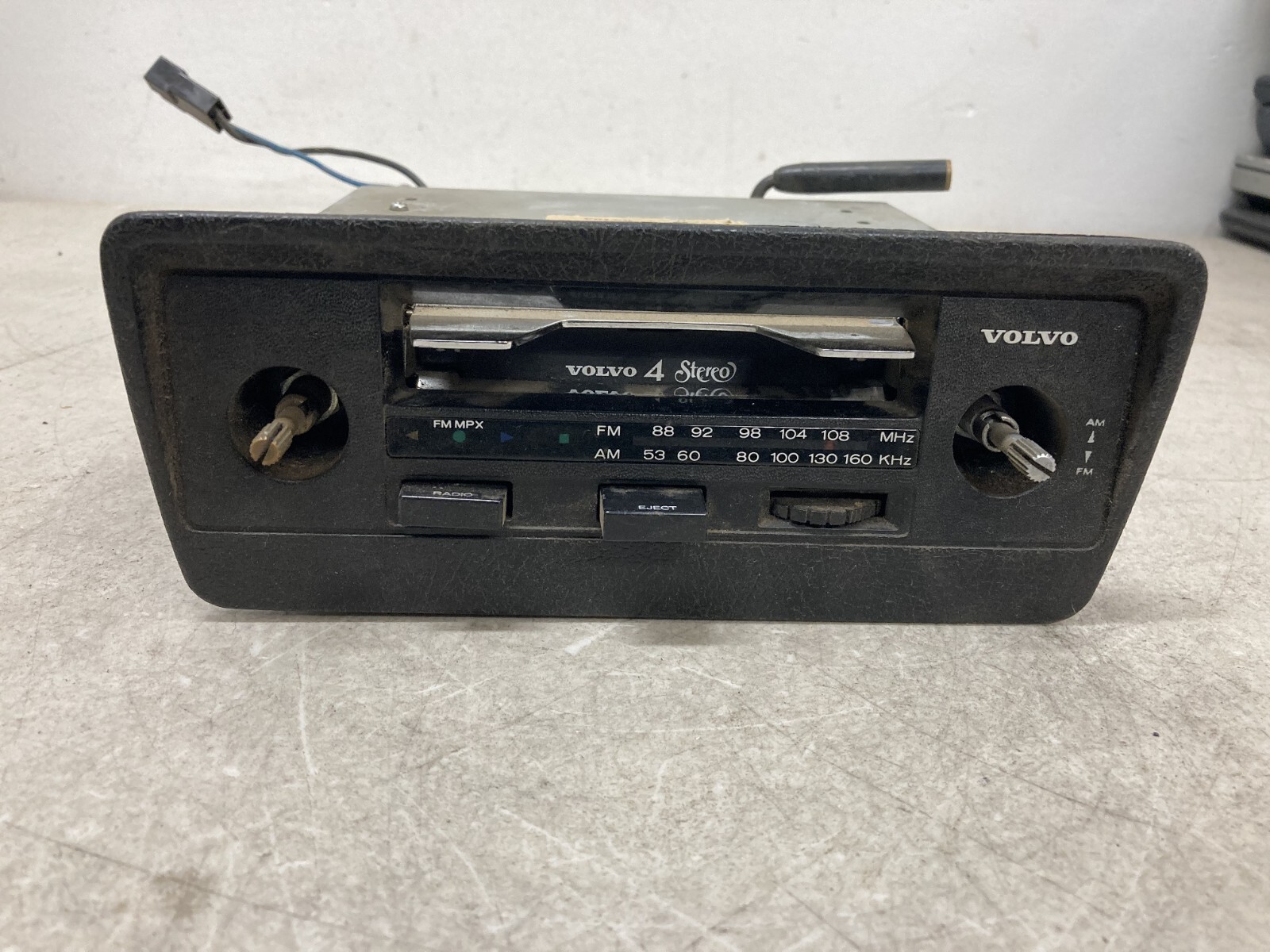 VINTAGE VOLVO FM MPX CASSETTE CAR RADIO, 4 STEREO (model unknown)