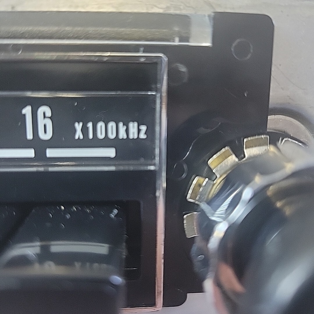 Vintage Hitachi Car Radio TM-403HCR 12V Intergrated Circuit
