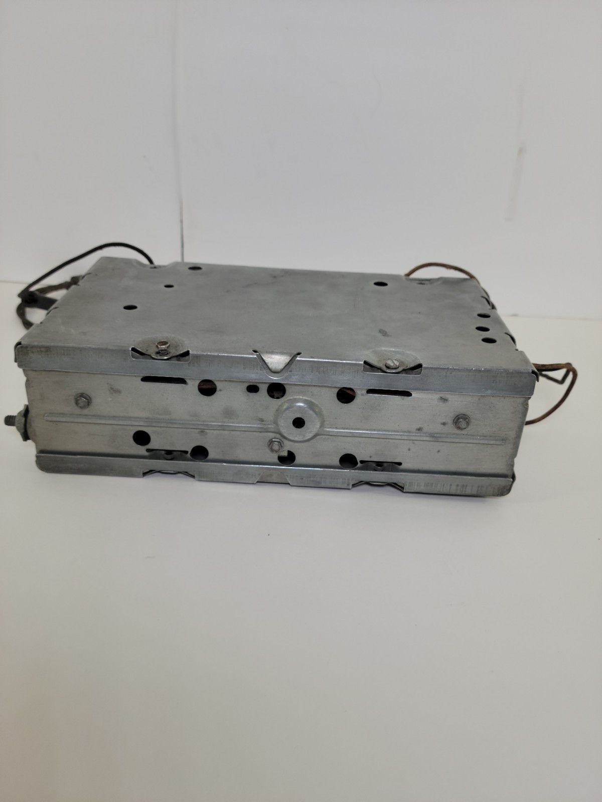 1950s 1960s Classic Car Radio Chevy Bel Air Ford Fairlane Automatic 12 Volts OEM