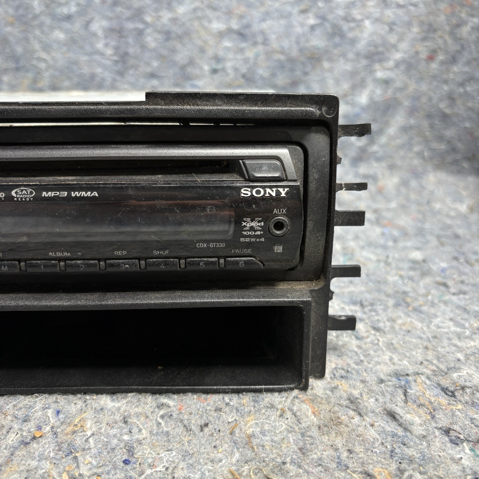 Sony CDX-GT330 Car CD MP3 WMA Receiver Stereo Head Unit AUX HD Radio UNTESTED