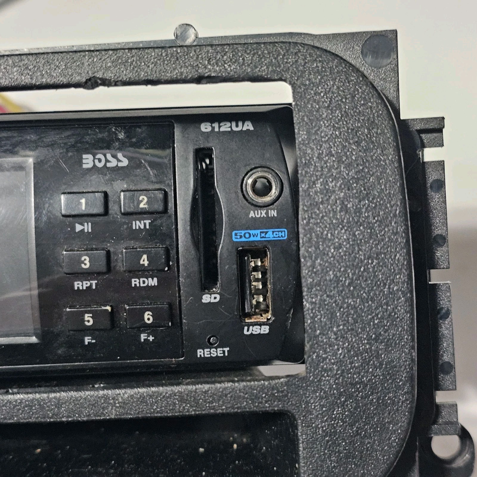 Boss 612UA MP3/Flash Card/Digital Media Receiver (No CD)/USB In Dash Receiver