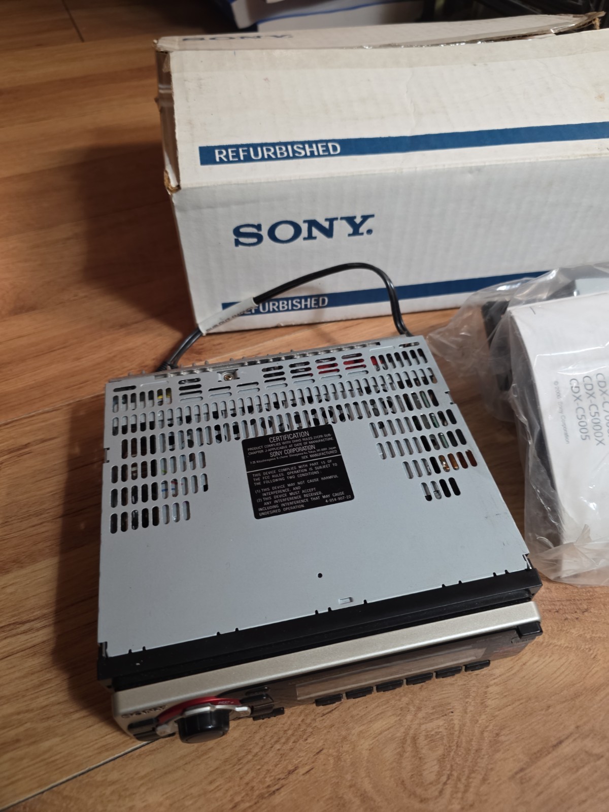 Sony CDX-C7000X FM/AM Compact Disc CD Player w/ Remote Stereo Radio CDXC7000X