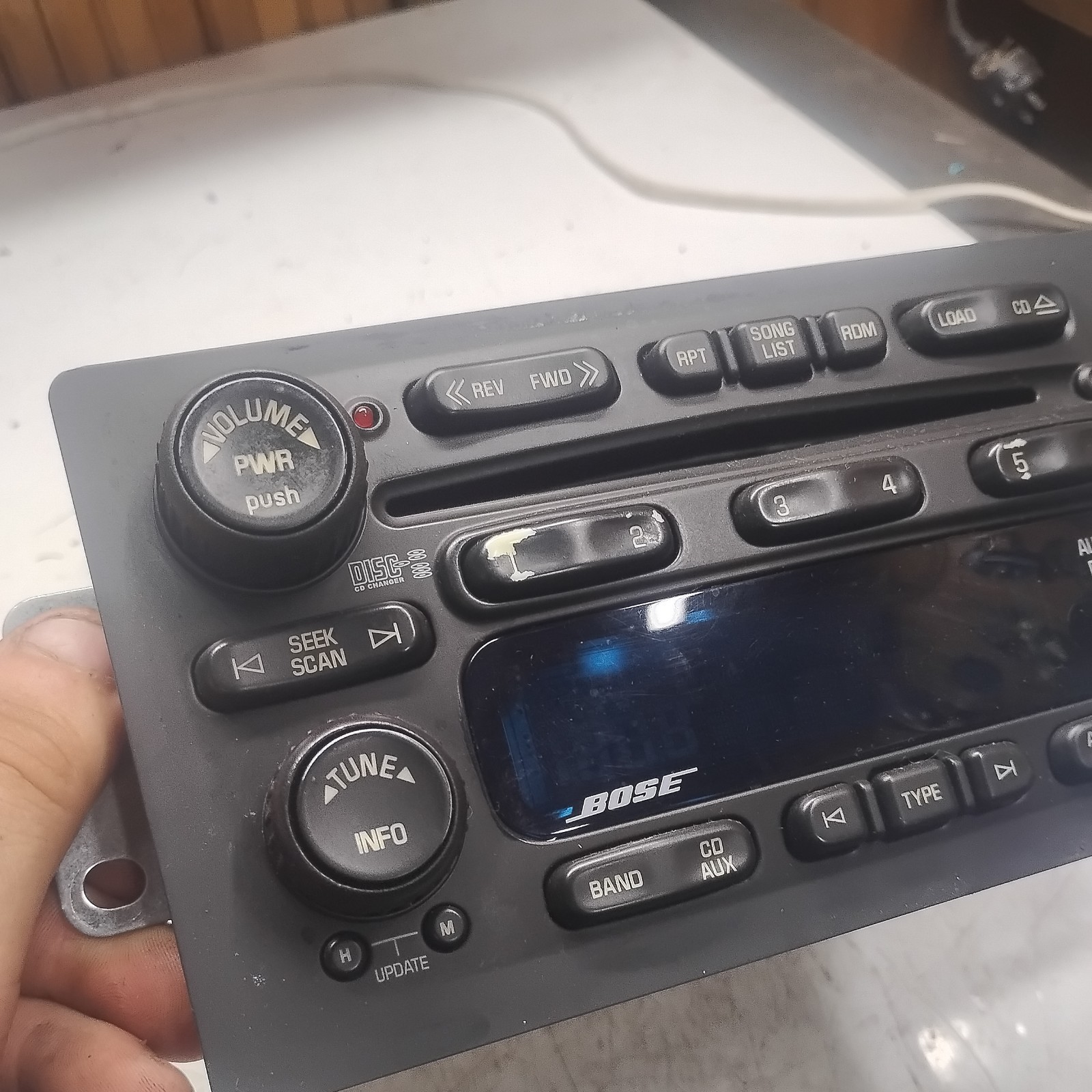 05 06 Trailblazer Envoy Rainier Bose AM FM 6 disc CD radio receiver buttons worn