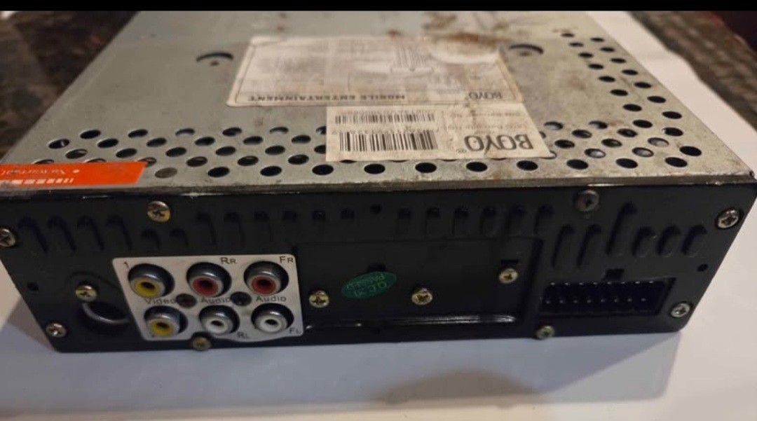 Boyo avs 300 car dvd vcd cd mp3 mp 4 player aux capable
