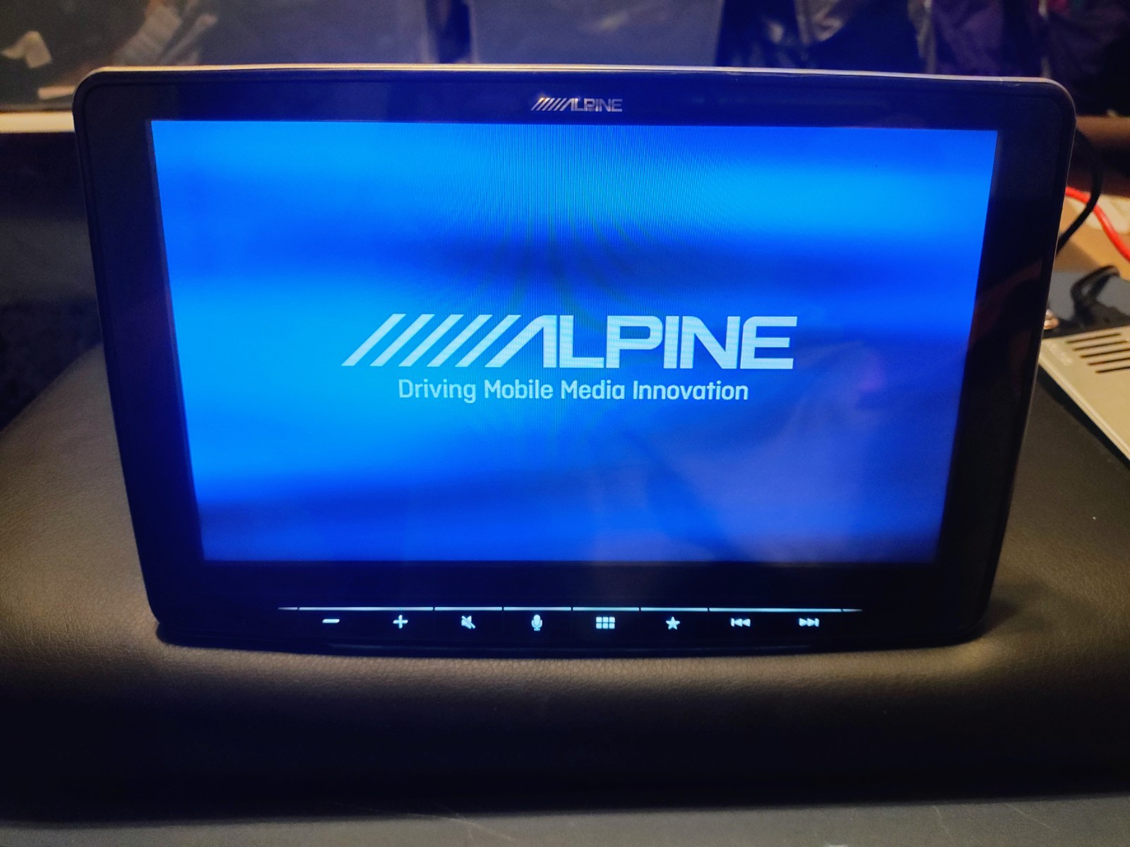 Alpine ILX-F309 Apple carplay Android 9″ Halo Floating Car RADIO Display Maestro