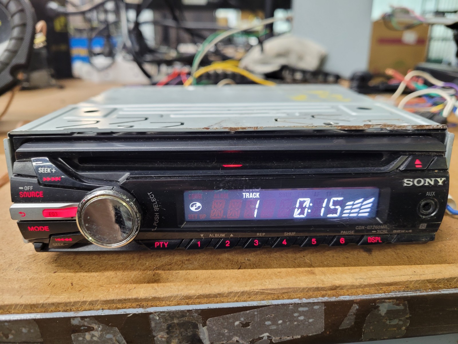 Sony CDX-GT260MP Car Stereo FM/AM CD Player MP3 Aux Tested And Working