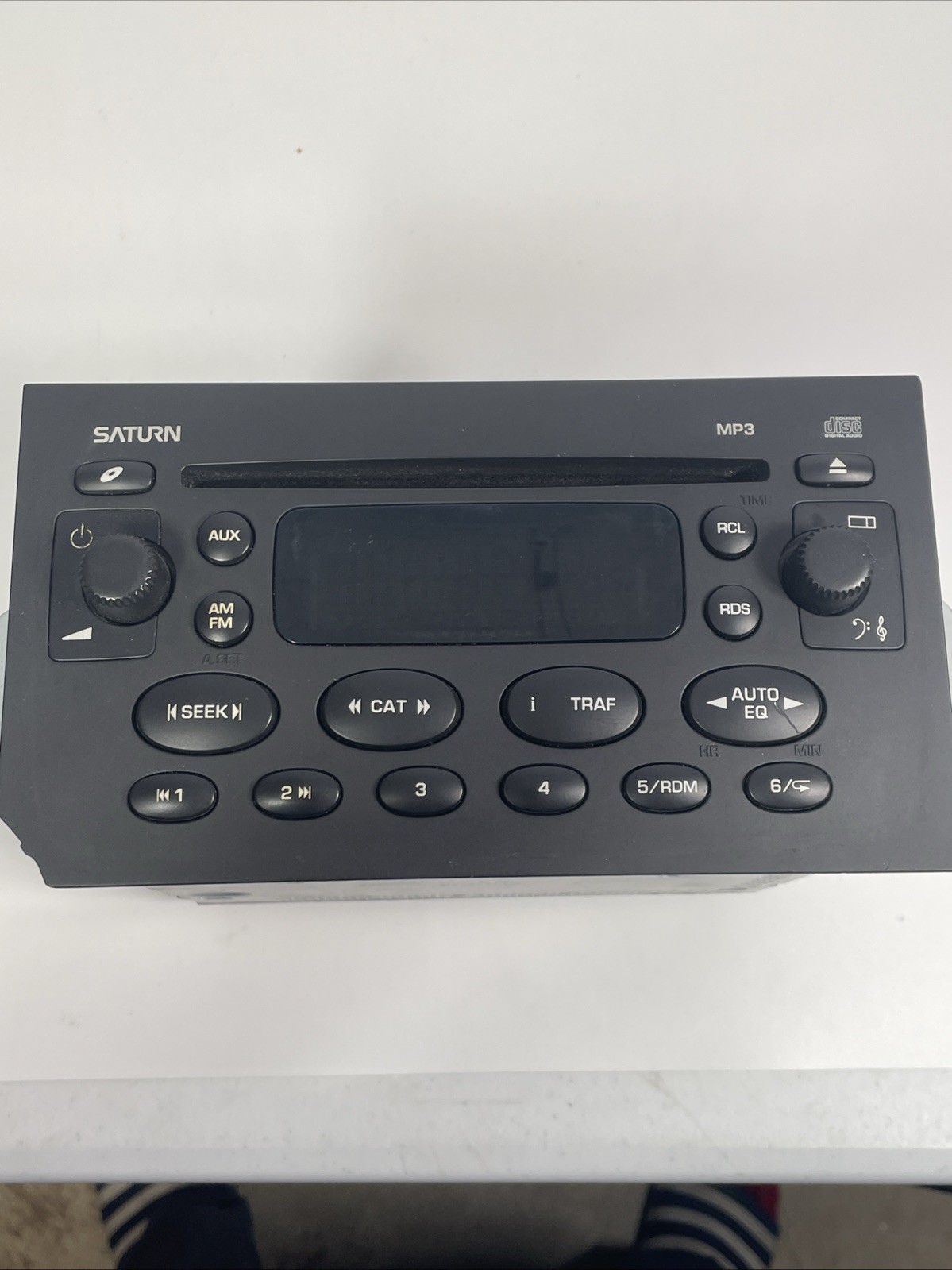 Saturn Ion AM FM CD MP3 radio receiver 22727872 Not Tested For Parts Only