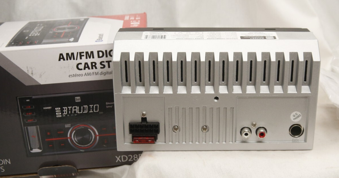 Dual, AM/FM digital car stereo XD28BT, 200 Watts, Double DN, untested