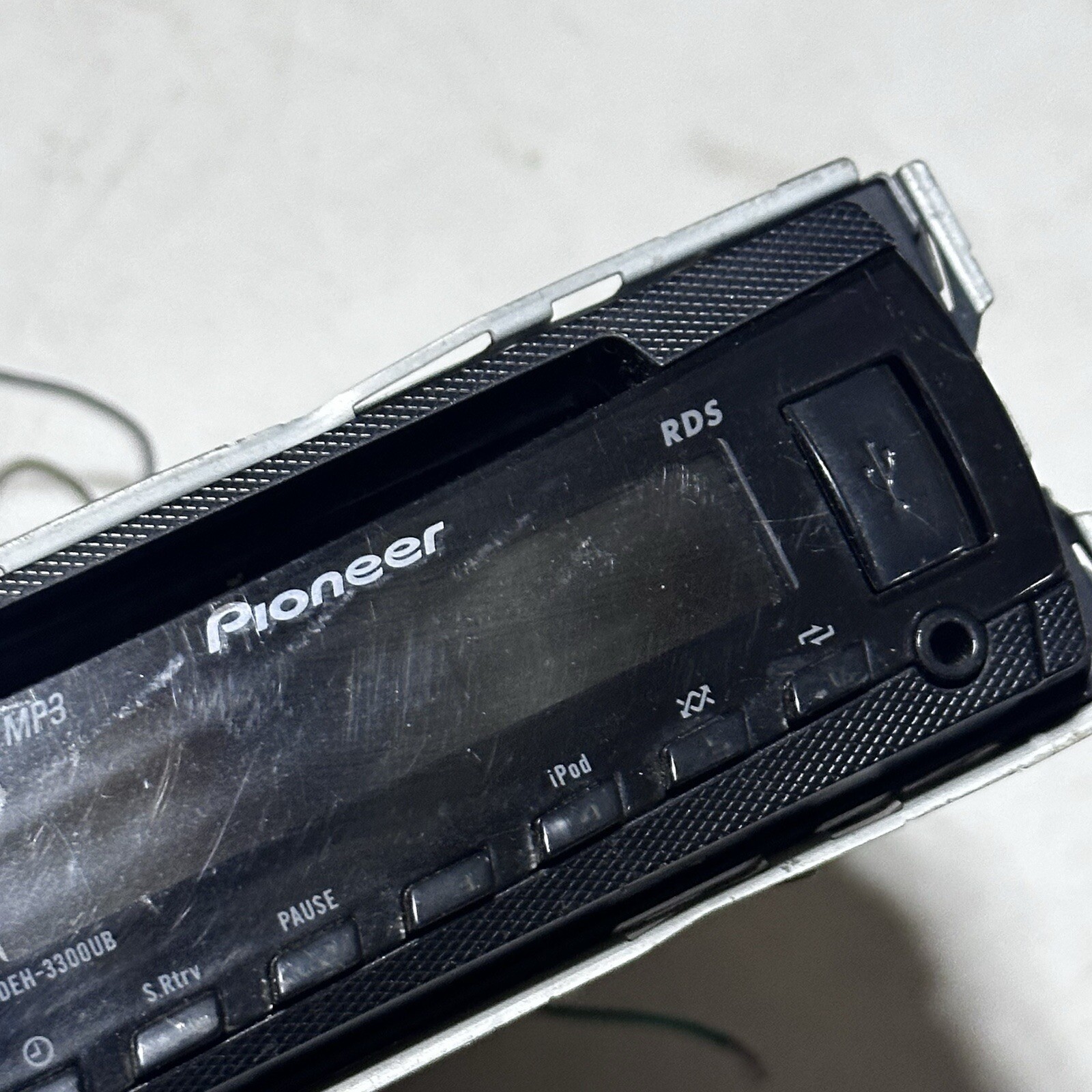 Pioneer DEH-3300UB MP3/WMA/WAV Player In Dash Receiver 50W x 4 iPod Control.