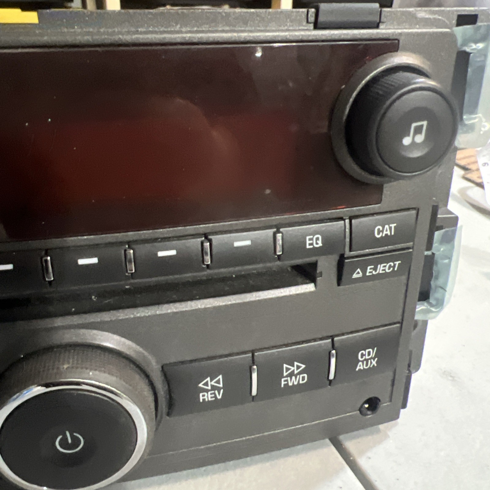 2007 Saturn Aura XR AM FM CD MP3 Car Radio Receiver