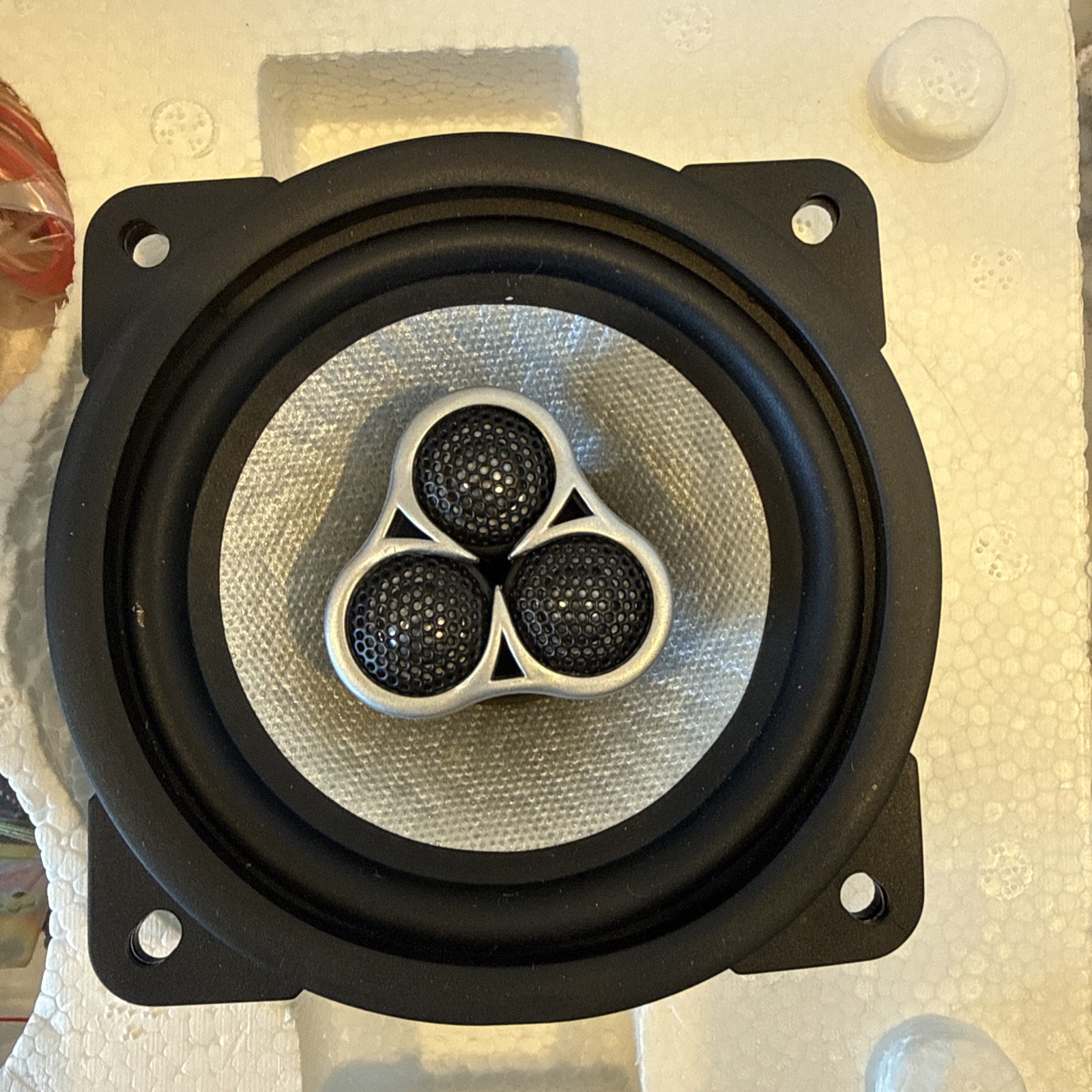sound xtreme ST-3504 2 Way 3 Tweeter 4” Car Speaker 200 Watts 25 Ounce Magnet