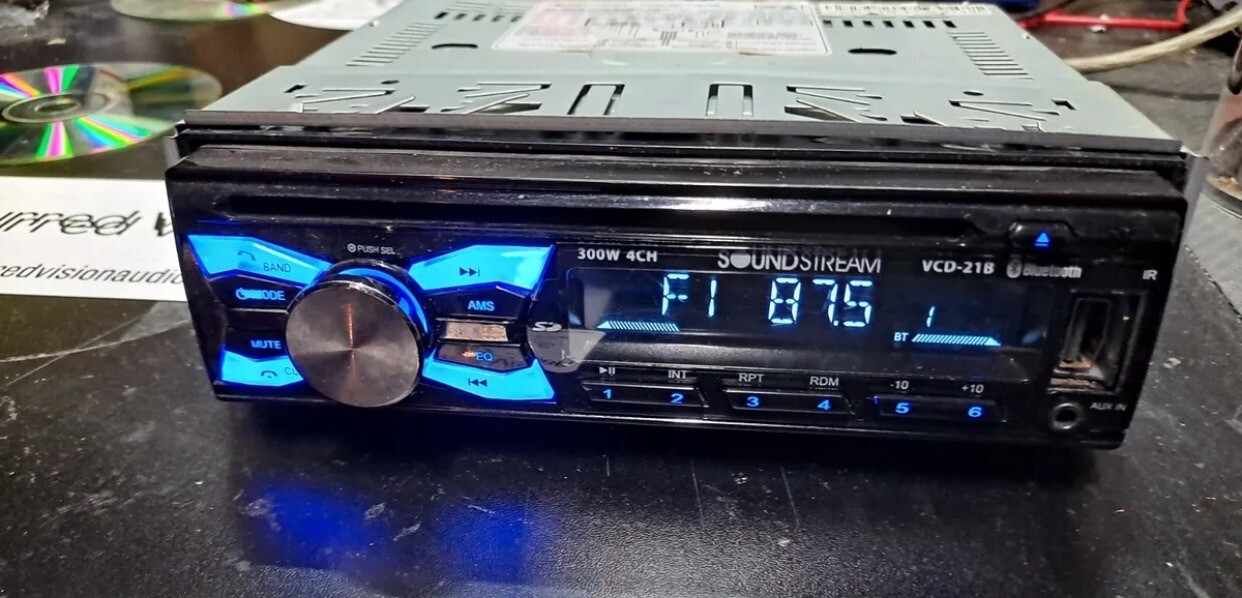 Soundstream VCD-21B Single DIN CD Player w/32GB USB Playback & Bluetooth.