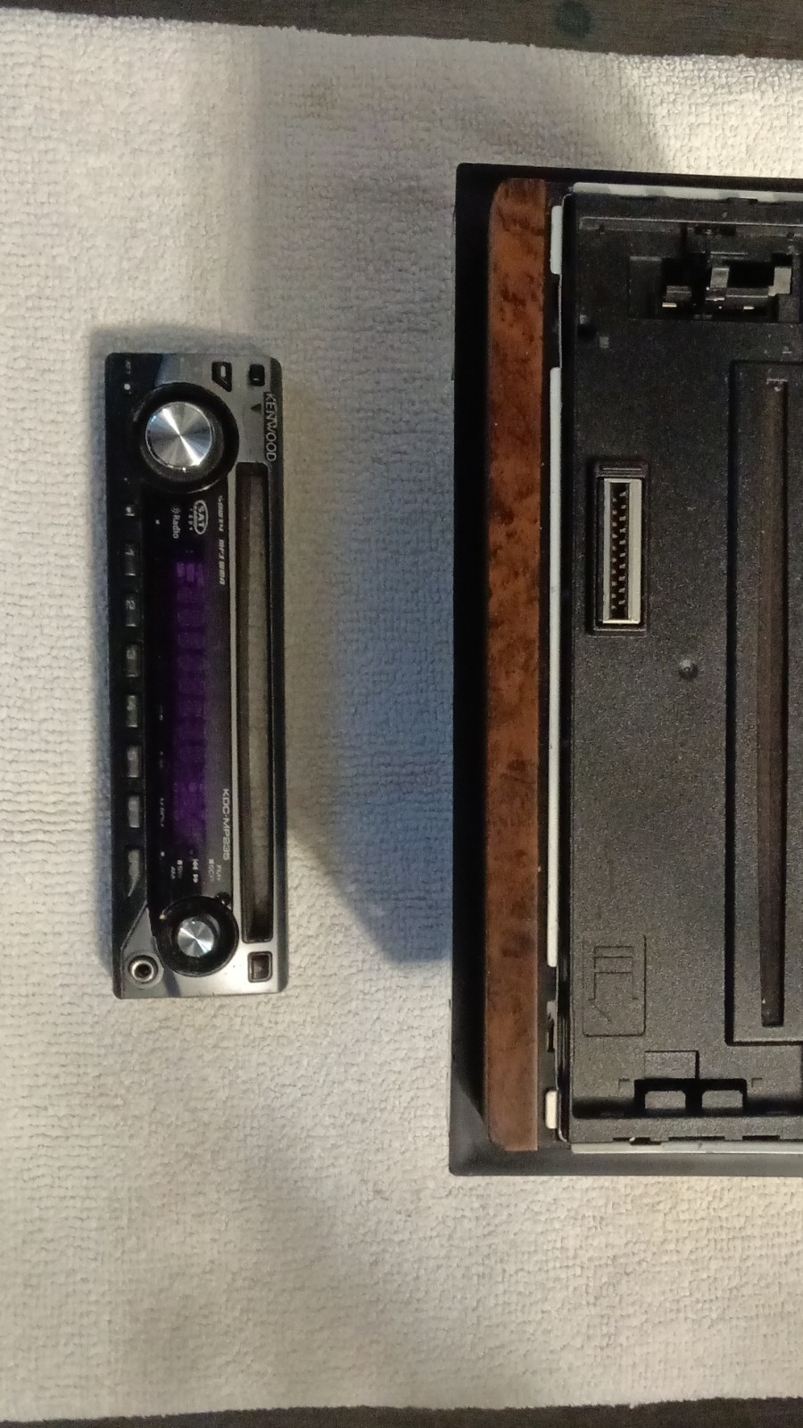 Kenwood KDC-MP235 1 DIN Car Radio Detachable Face Auxiliary Input