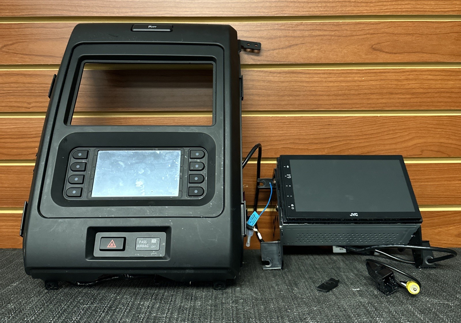 JVC KW-M560BT 6.8″ 2-Din Bt In-Dash Digital Media Receiver + Matra Dash Kit