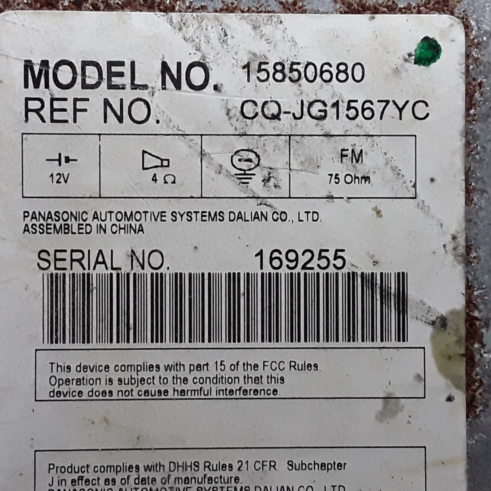 06 07 Saturn Ion, view, AM/FM CD radio missing display cover OEM 15850680
