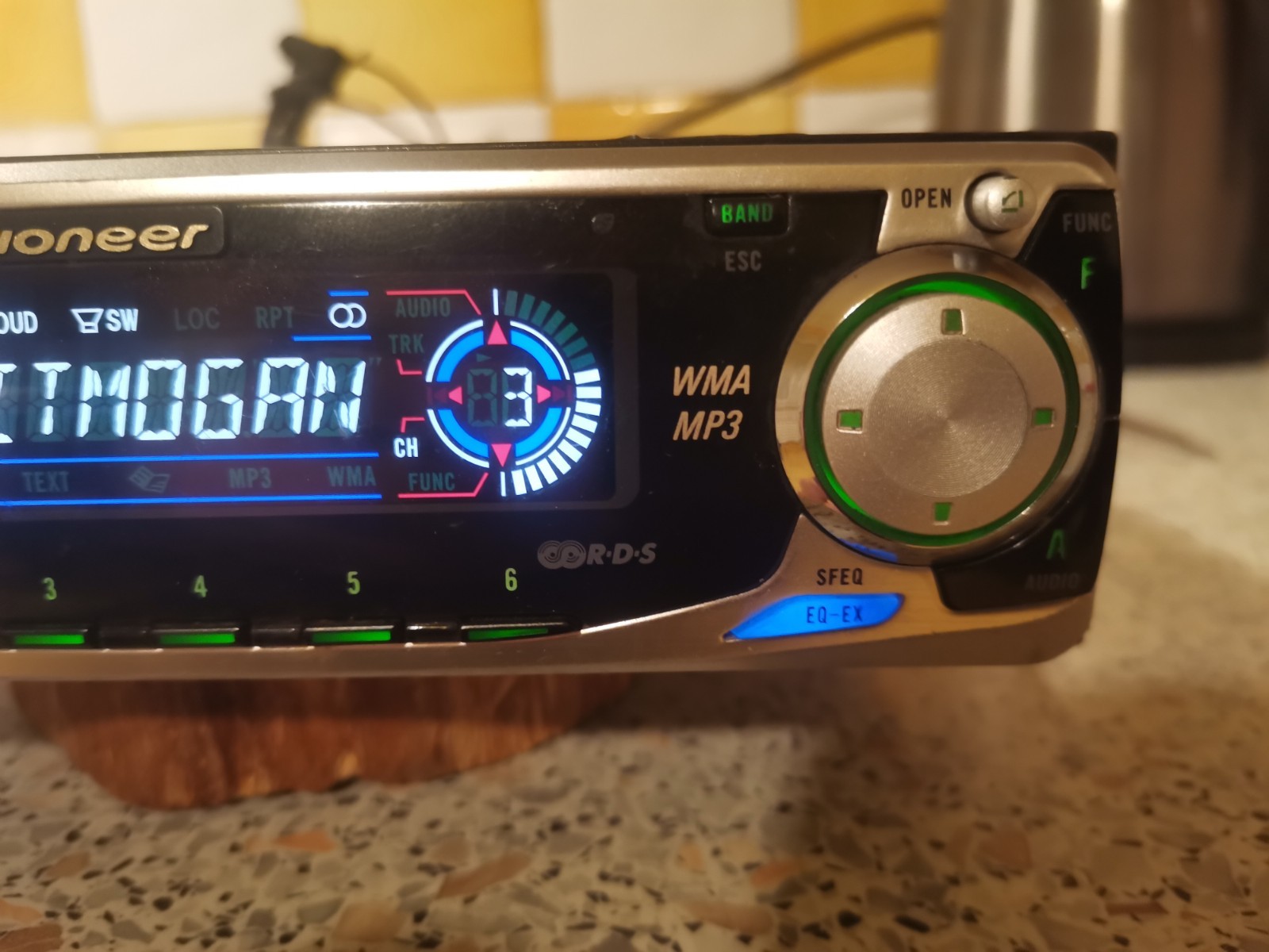 classic Pioneer DEH-P5600MP car radio CD player