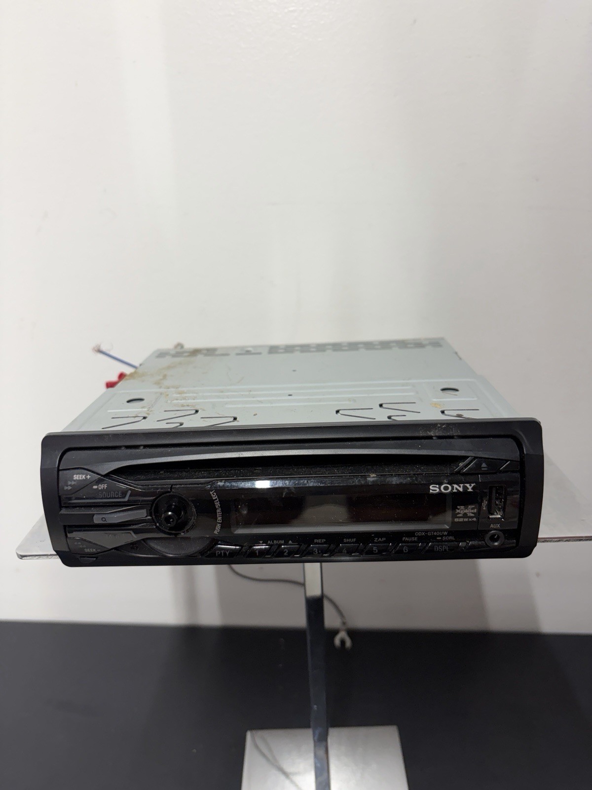 SONY Car Audio, CDX-GT40UW, FM/AM Compact Disc Player With Remote (For Parts)